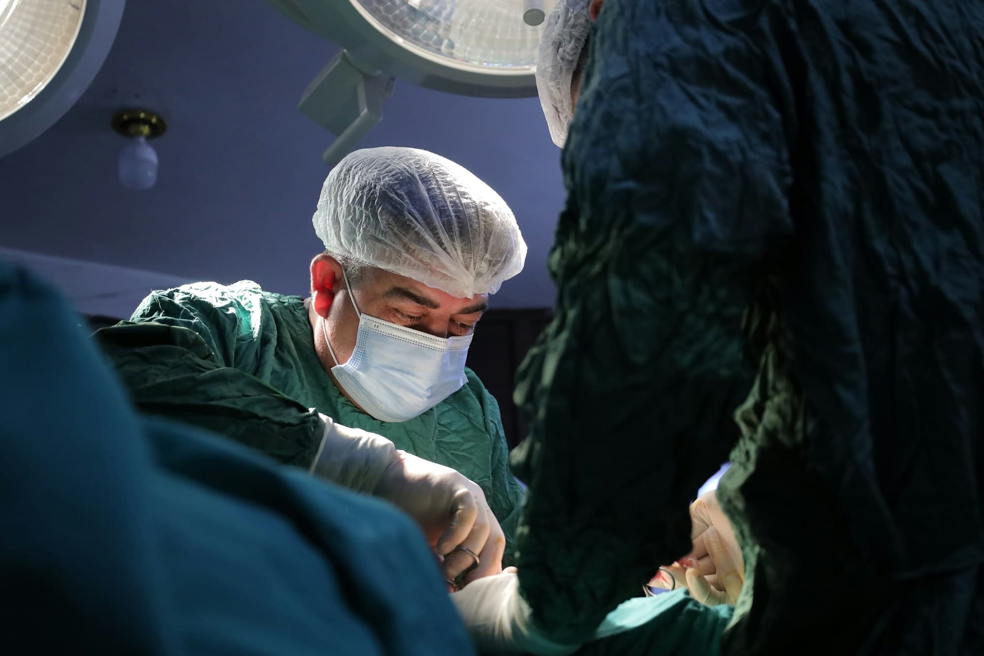 Orthopaedic surgical theatre representing the 10-year EVOLUTION NitrX follow-up